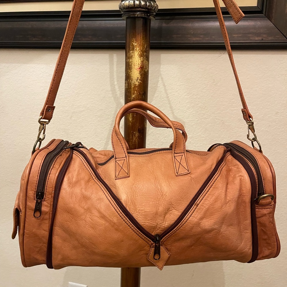 Vintage made in Colombia Genuine Leather please check all picture of condition - Picture 8 of 17